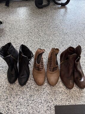 Women’s Tan Cutout Booties - Stylish Everyday Comfort